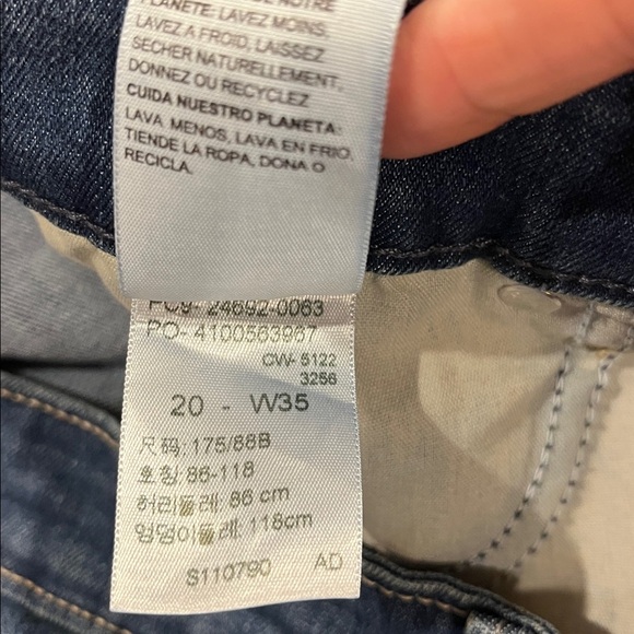 Signature Levi Strauss Bermuda Denim Shorts - Picture 5 of 5